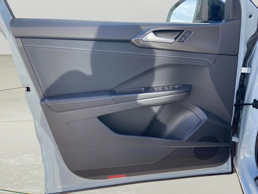 Used 2025 Volkswagen Taos SE image 22