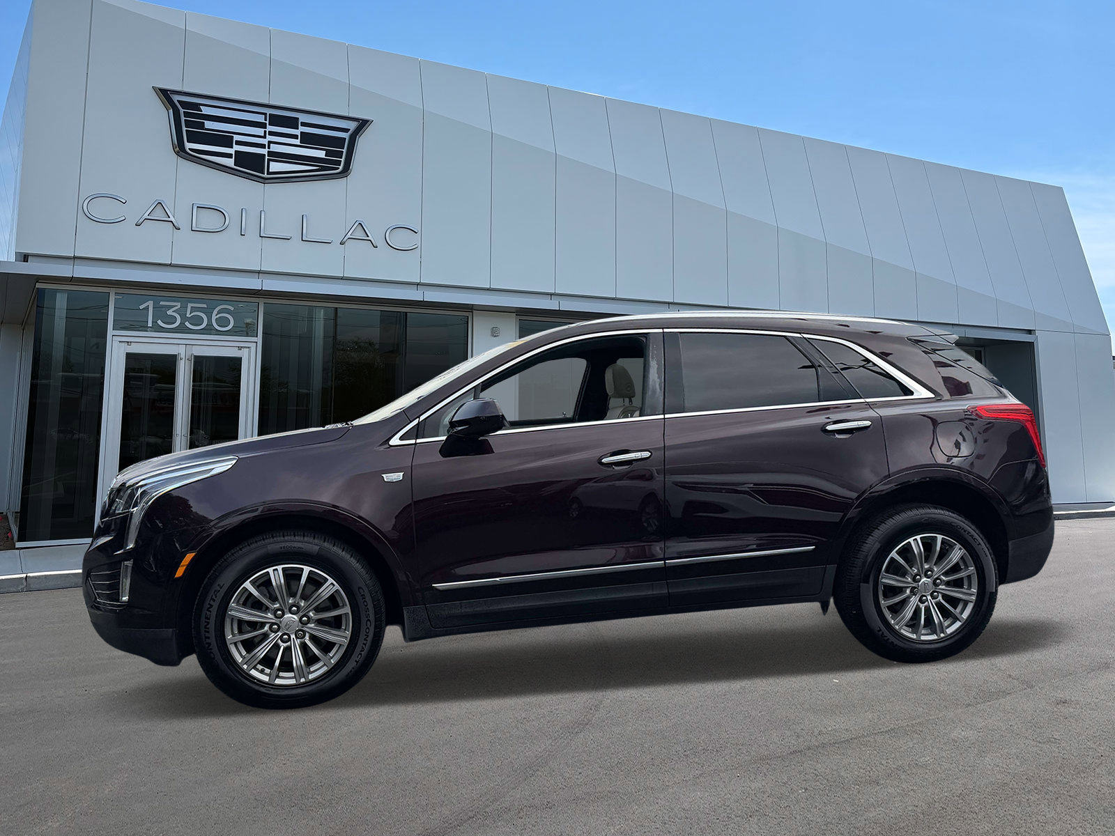 Used 2018 Cadillac XT5 Luxury w/ Driver Awareness Package AWD/4WD image 3