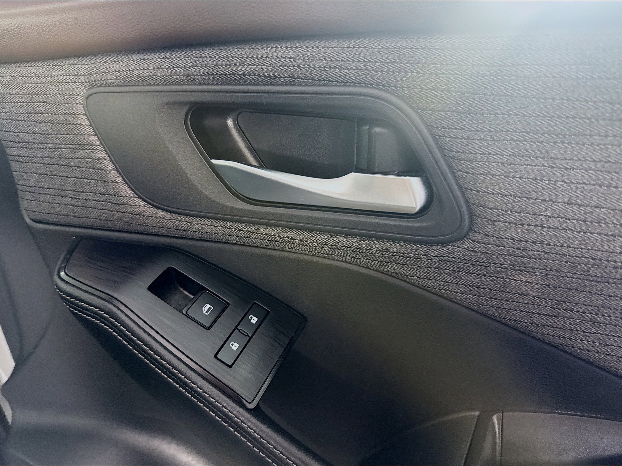 Used 2023 Nissan Rogue SV image 31