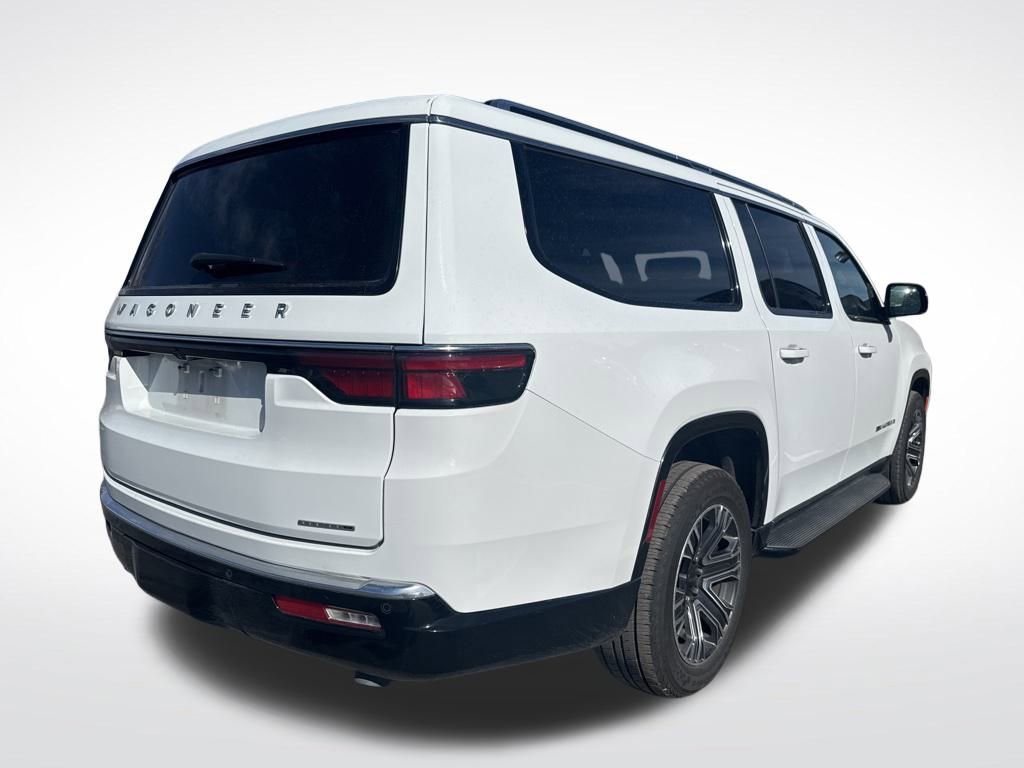 Certified 2024 Jeep Wagoneer L Series II w/ Flexible Seating Group image 6