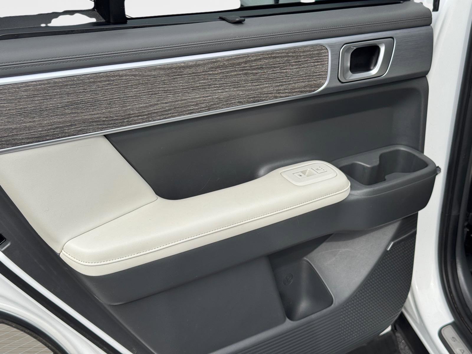 Used 2024 Hyundai Santa Fe Calligraphy image 16