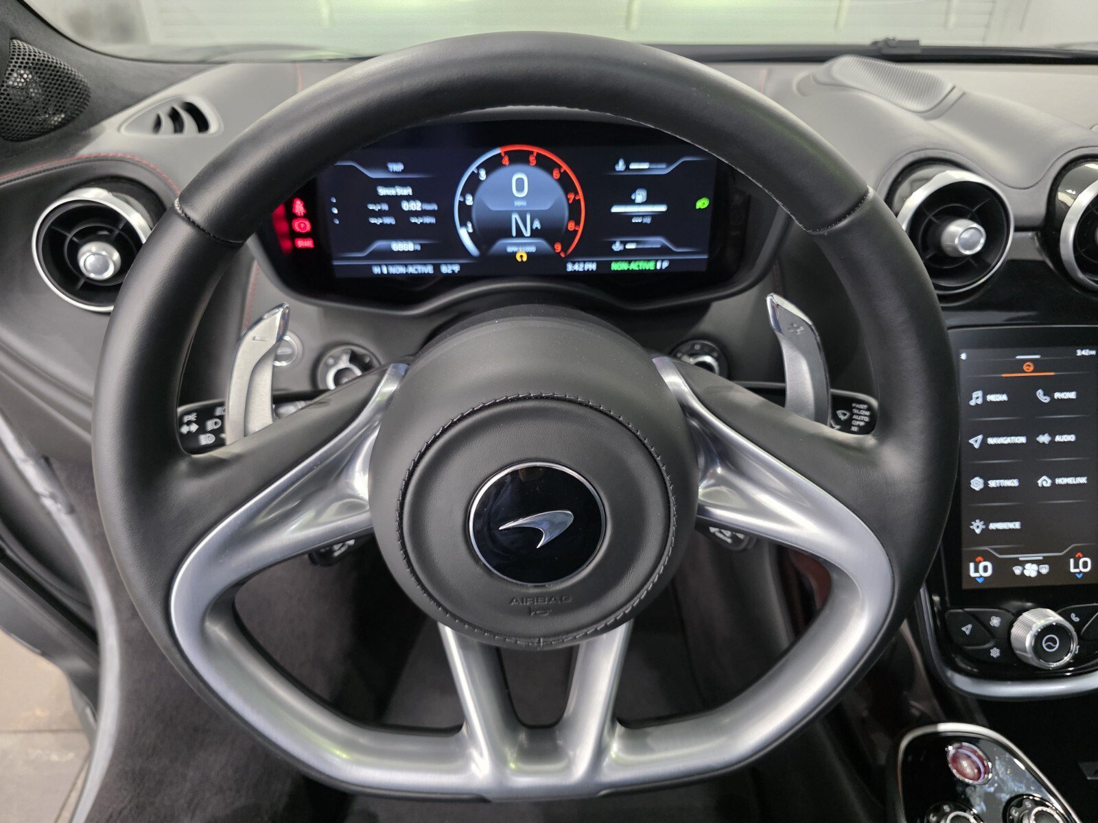 Used 2023 McLaren GT RWD image 10