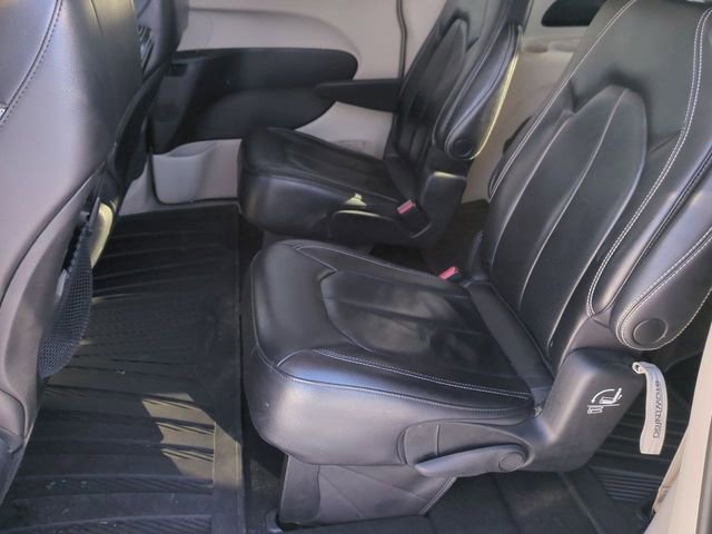 Used 2022 Chrysler Pacifica Touring-L image 21