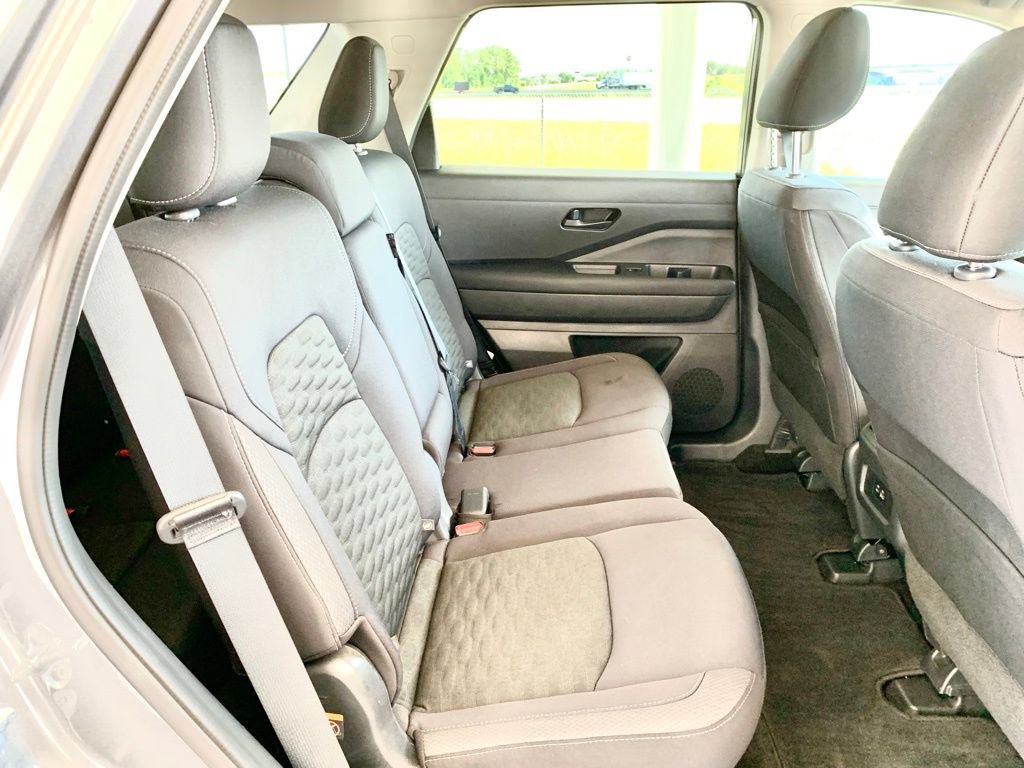 Used 2025 Nissan Pathfinder SV FWD image 24