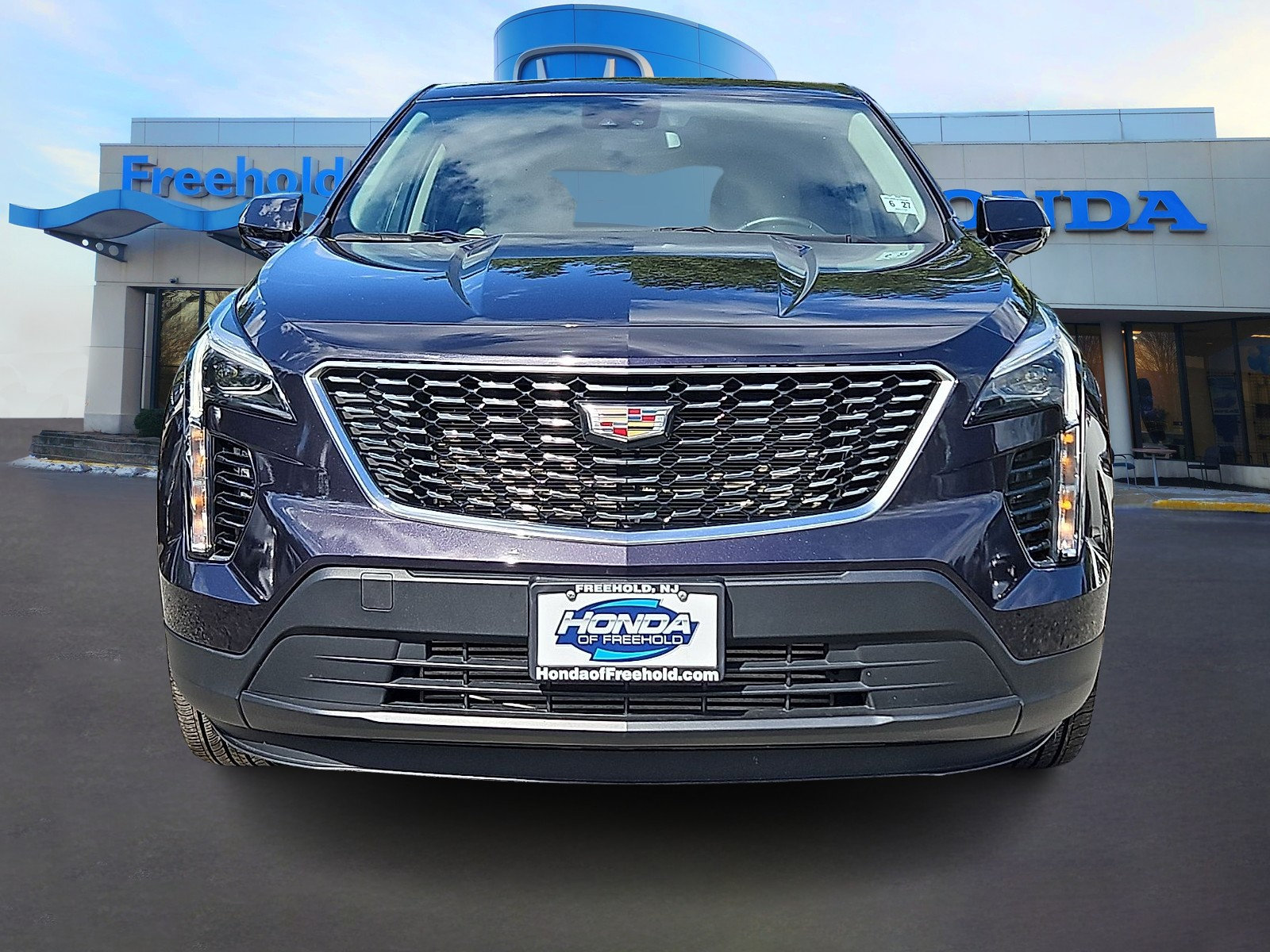 Used 2022 Cadillac XT4 Luxury w/ Cold Weather Package AWD/4WD image 2