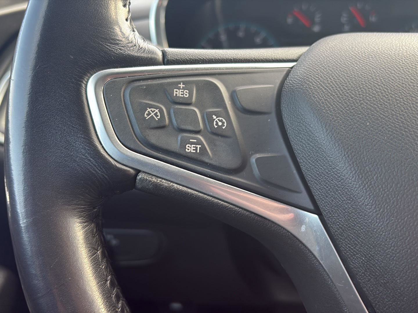 Used 2018 Chevrolet Equinox LT image 28