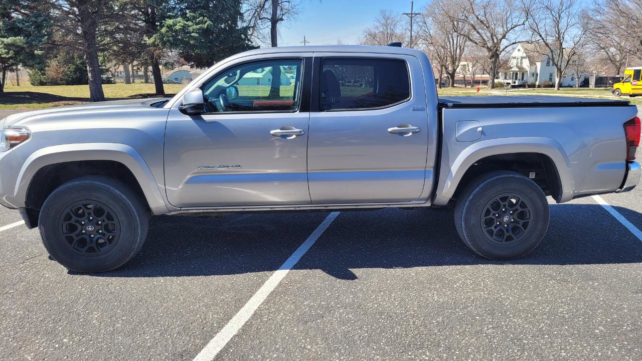 Used 2020 Toyota Tacoma SR5 AWD/4WD image 3