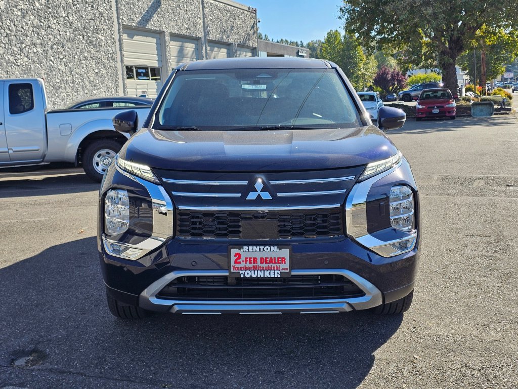 New 2026 Mitsubishi Outlander SE AWD/4WD image 2