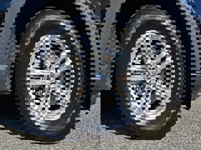 Used 2021 Ford Explorer XLT w/ Equipment Group 202A image 8