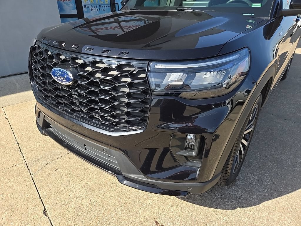 Used 2025 Ford Explorer ST-Line AWD/4WD image 18