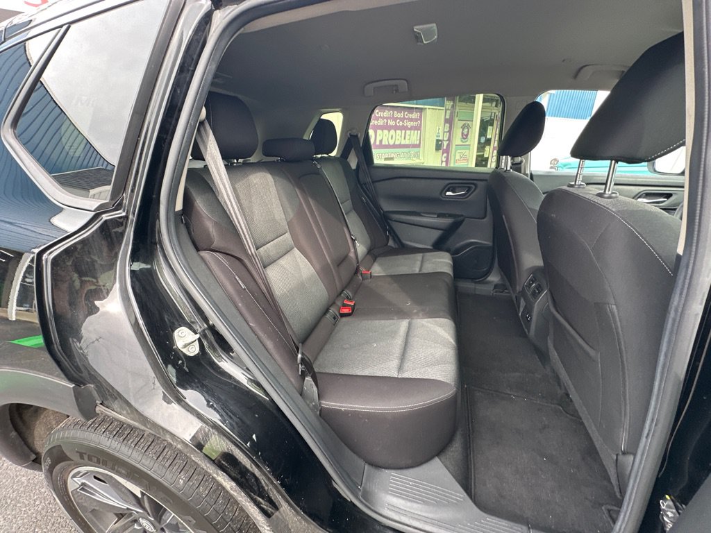 Used 2024 Nissan Rogue SV FWD image 18