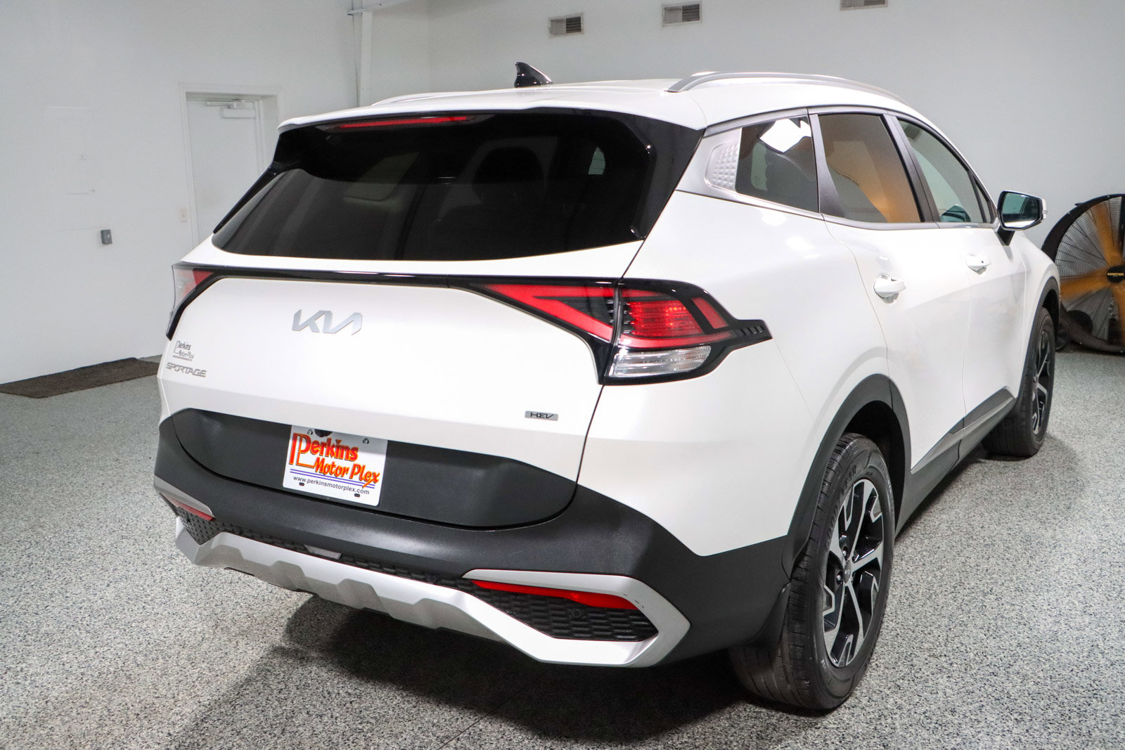 Used 2023 Kia Sportage EX AWD/4WD image 7