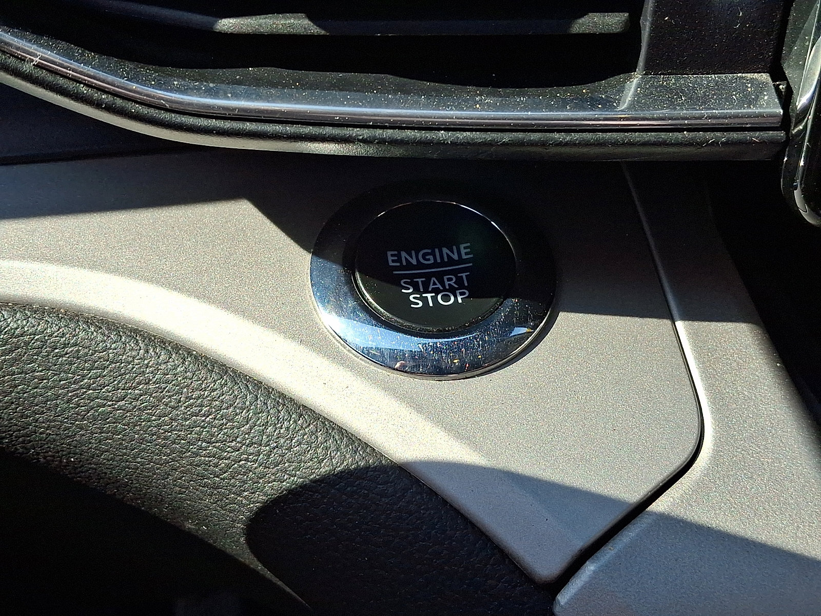 Used 2023 Ford Explorer XLT w/ Equipment Group 202A AWD/4WD image 27