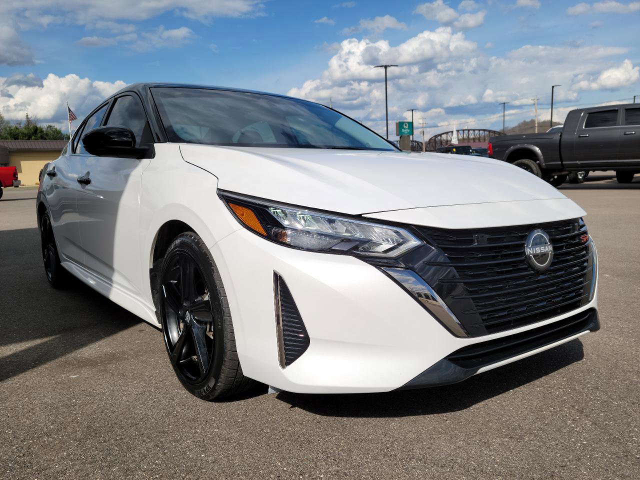 Used 2024 Nissan Sentra SR w/ SR Premium Package image 3