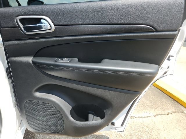 Used 2018 Jeep Grand Cherokee Altitude RWD image 21