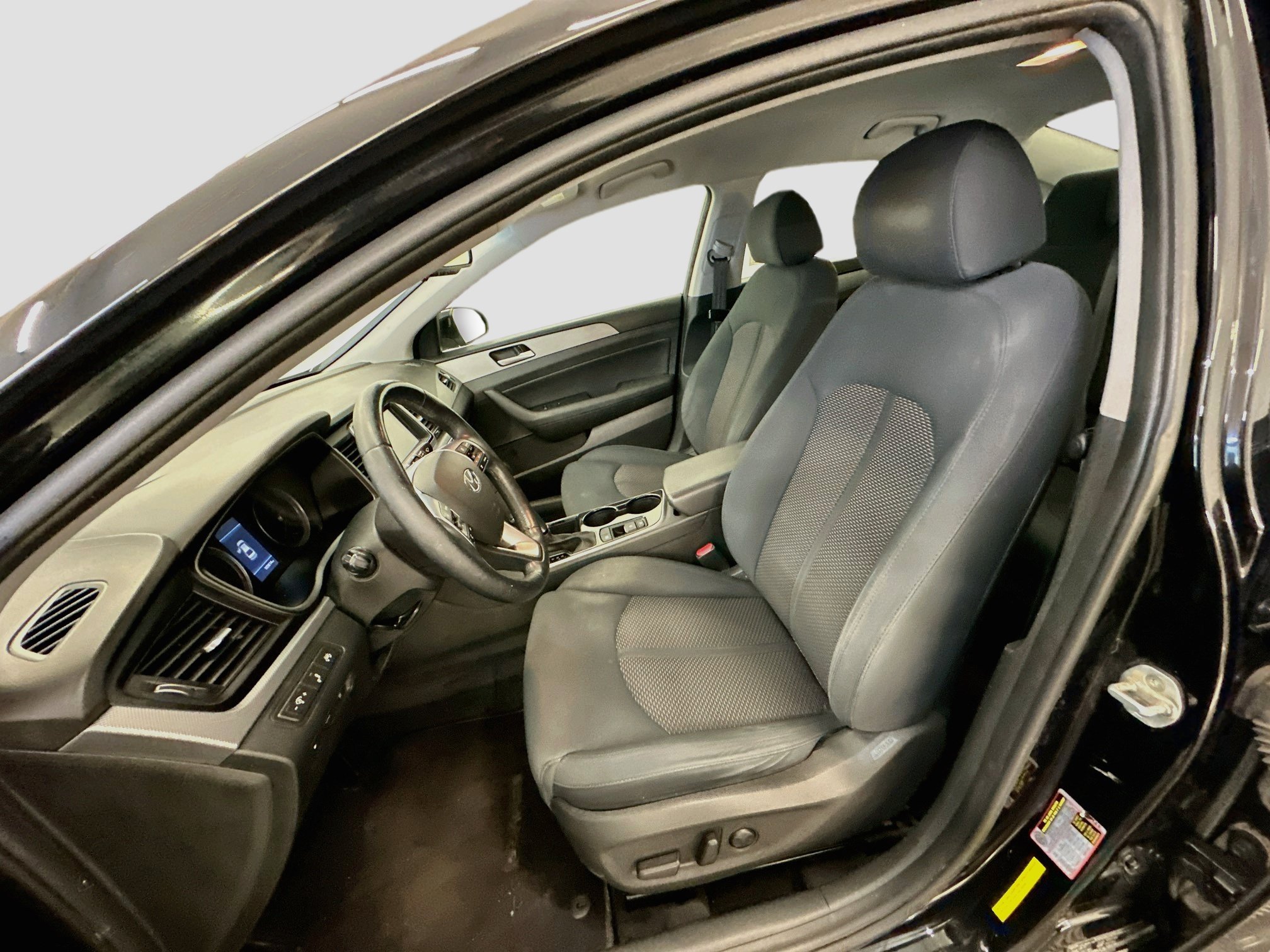 Used 2018 Hyundai Sonata SEL w/ Tech Package 02 FWD image 13