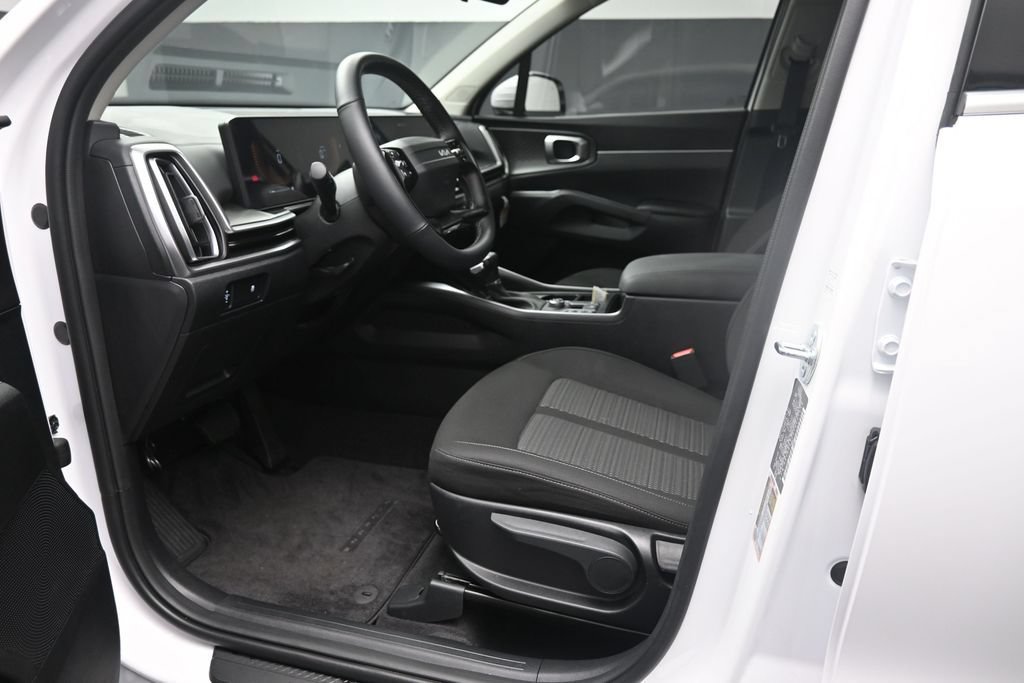 Used 2026 Kia Sorento LX FWD image 17