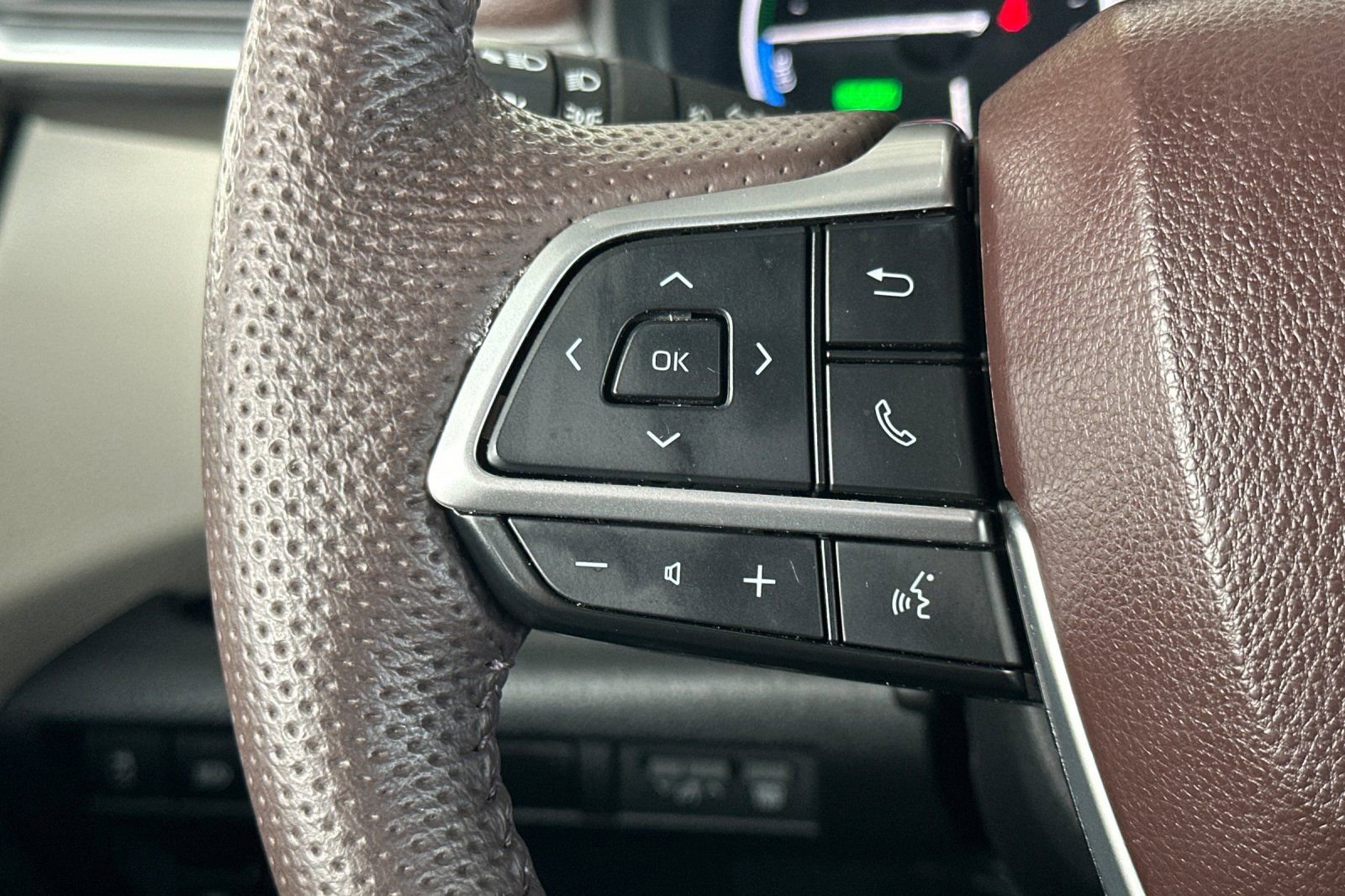 Certified 2024 Toyota Sienna Platinum image 29