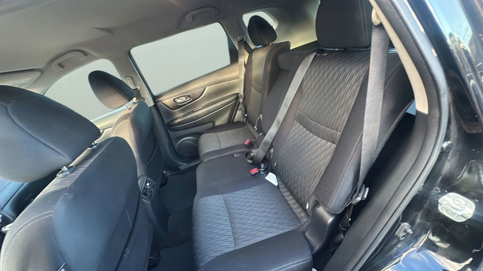 Used 2018 Nissan Rogue SV w/ Premium Package image 10