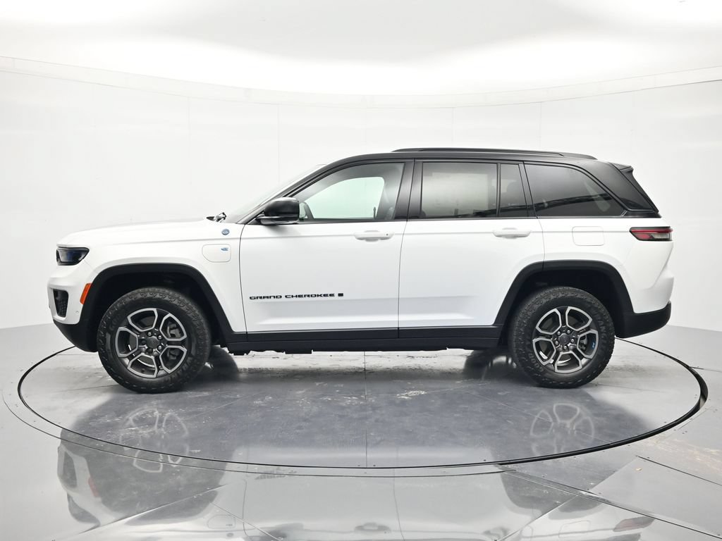Used 2023 Jeep Grand Cherokee Trailhawk w/ Advanced Protech Group II AWD/4WD image 8