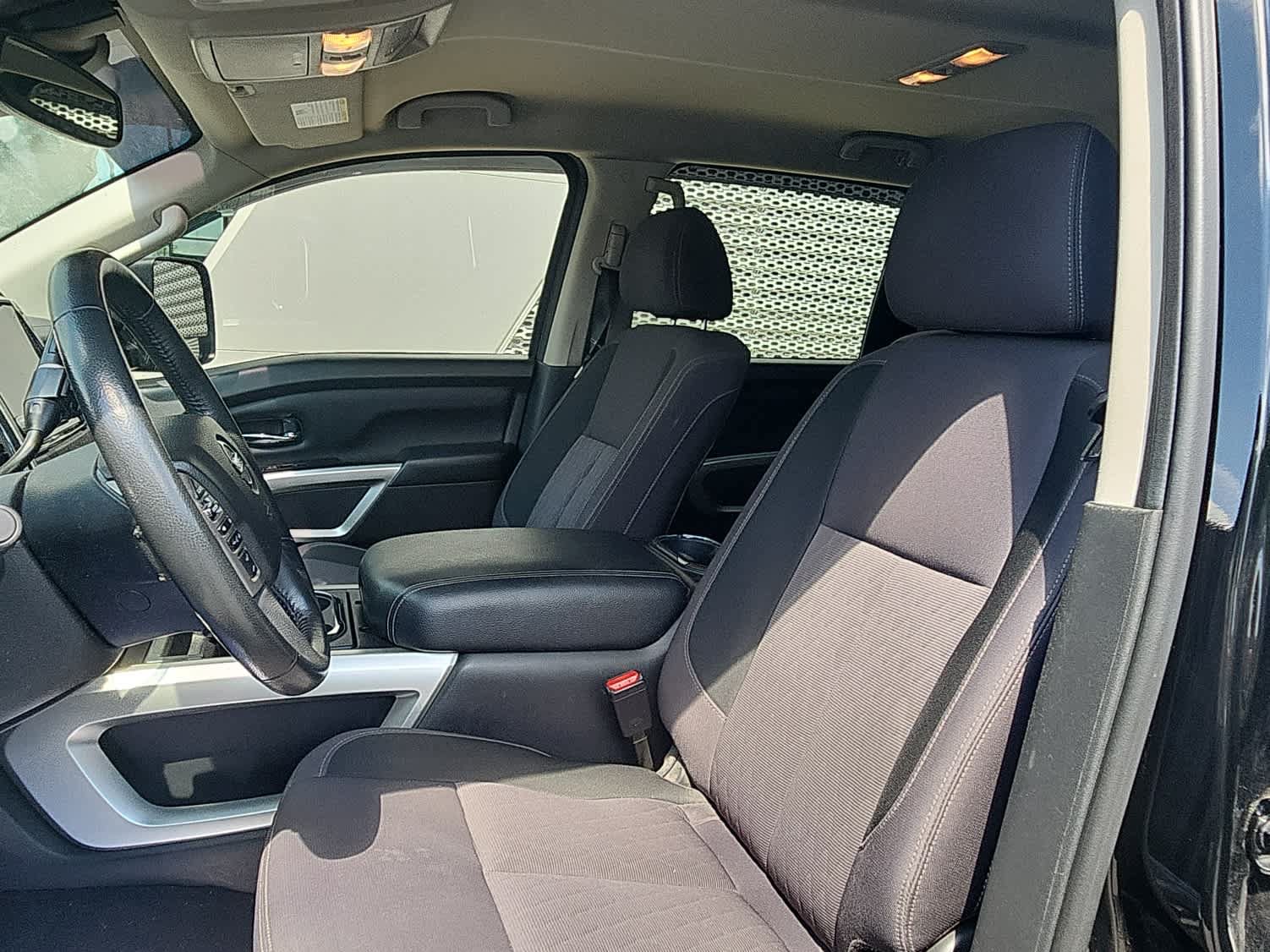 Used 2021 Nissan Titan SV w/ SV Convenience Package AWD/4WD image 4
