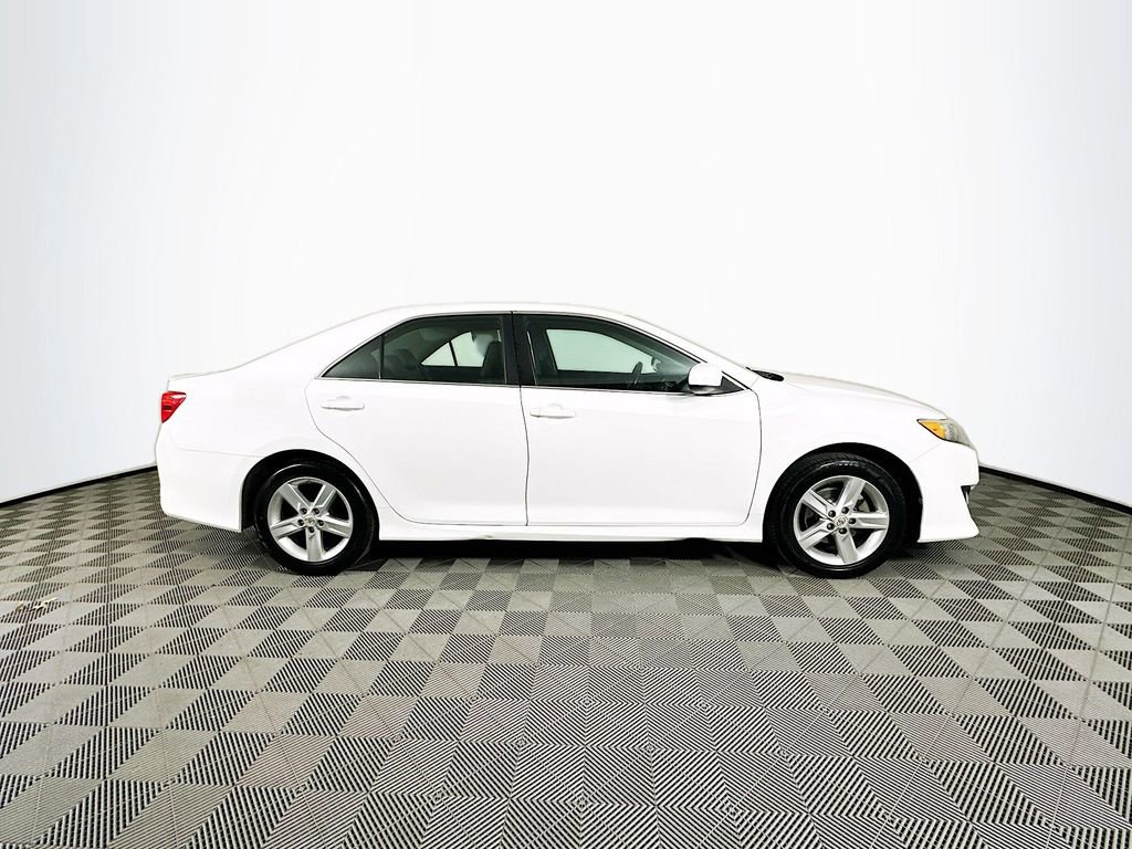 Used 2013 Toyota Camry SE image 11