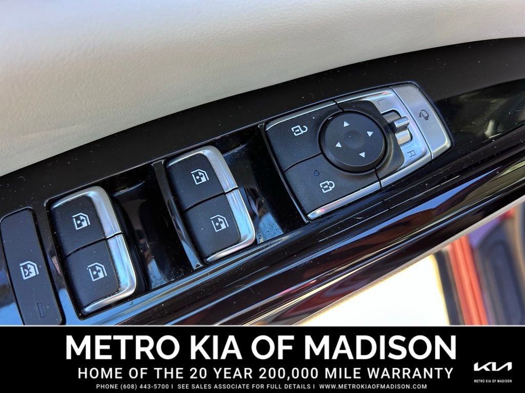 Used 2023 Kia Carnival SX Prestige image 15