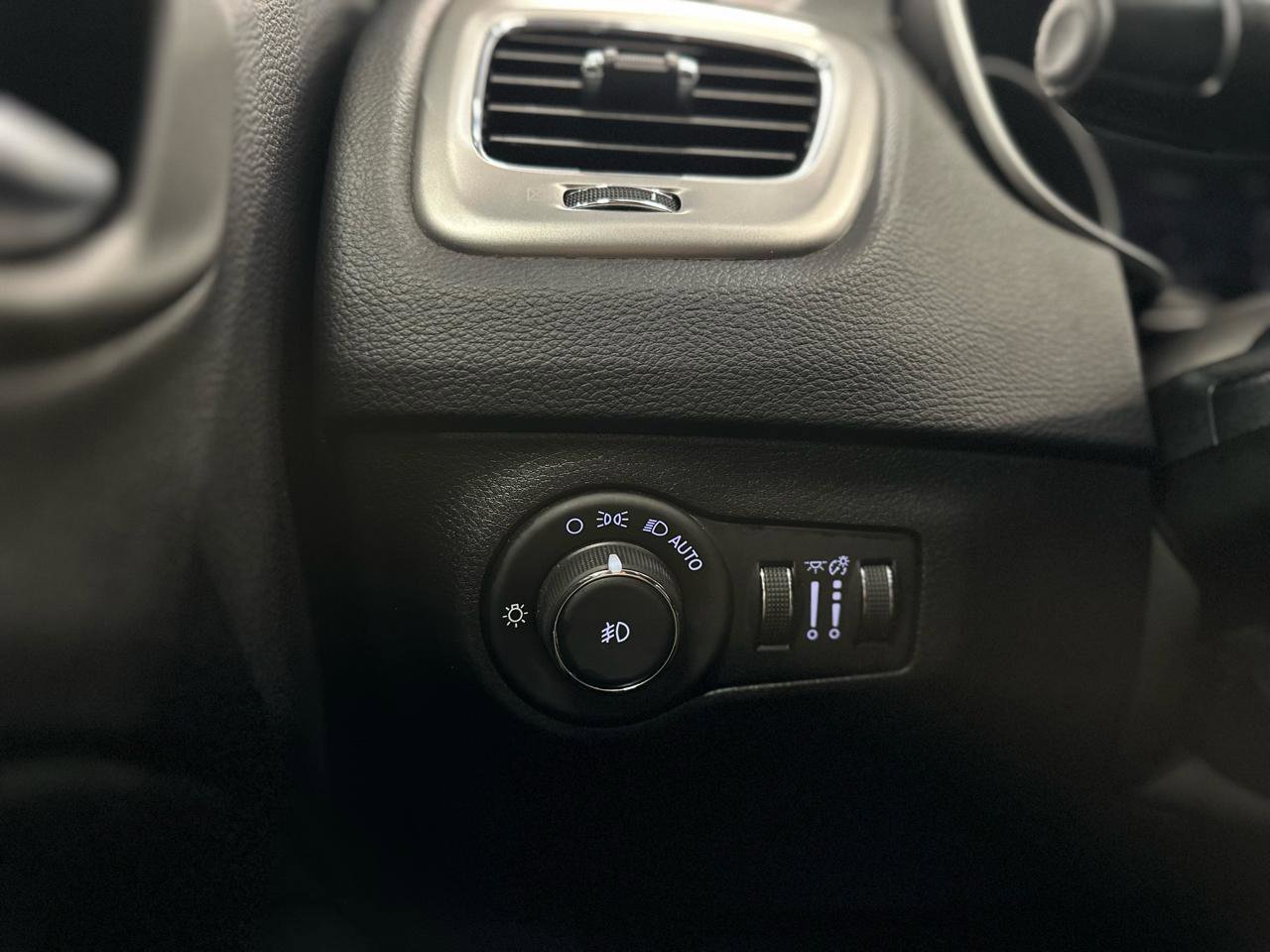 Used 2018 Jeep Compass Latitude w/ Popular Equipment Group AWD/4WD image 19