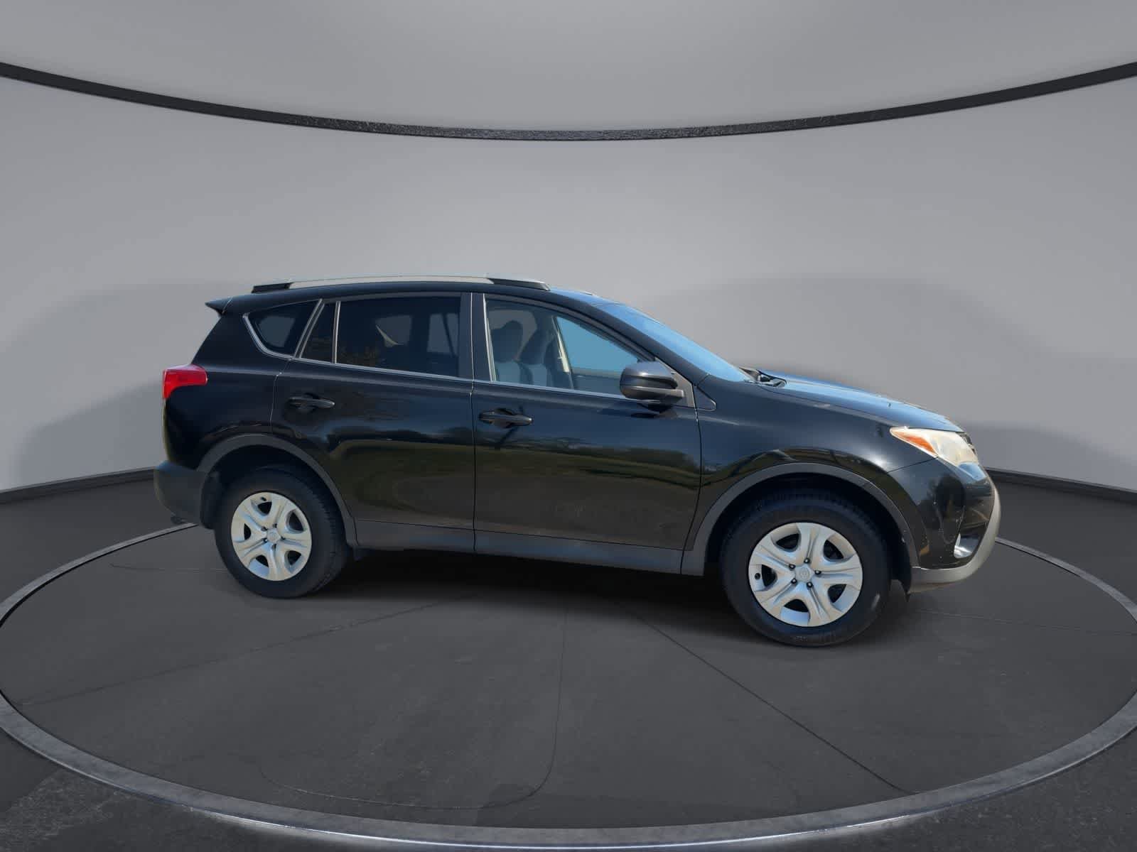 Used 2015 Toyota RAV4 LE AWD/4WD image 9