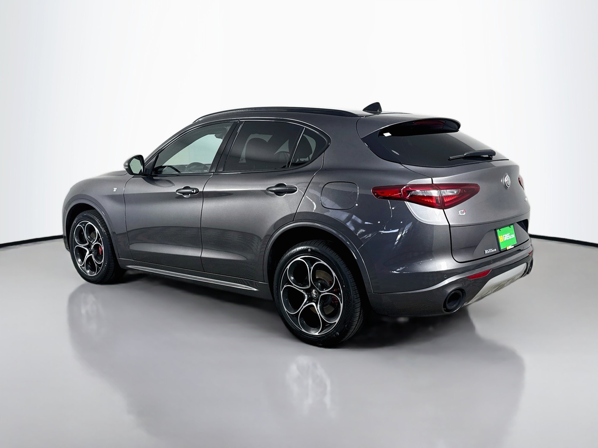 Used 2023 Alfa Romeo Stelvio Ti AWD/4WD image 7