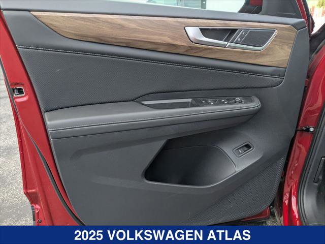 New 2025 Volkswagen Atlas SE image 10