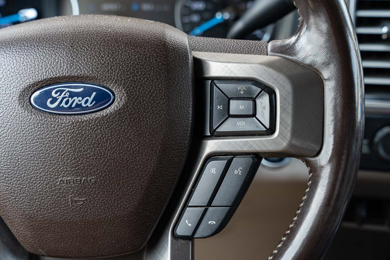 Certified 2019 Ford F250 Limited w/ FX4 Off-Road Package AWD/4WD image 25