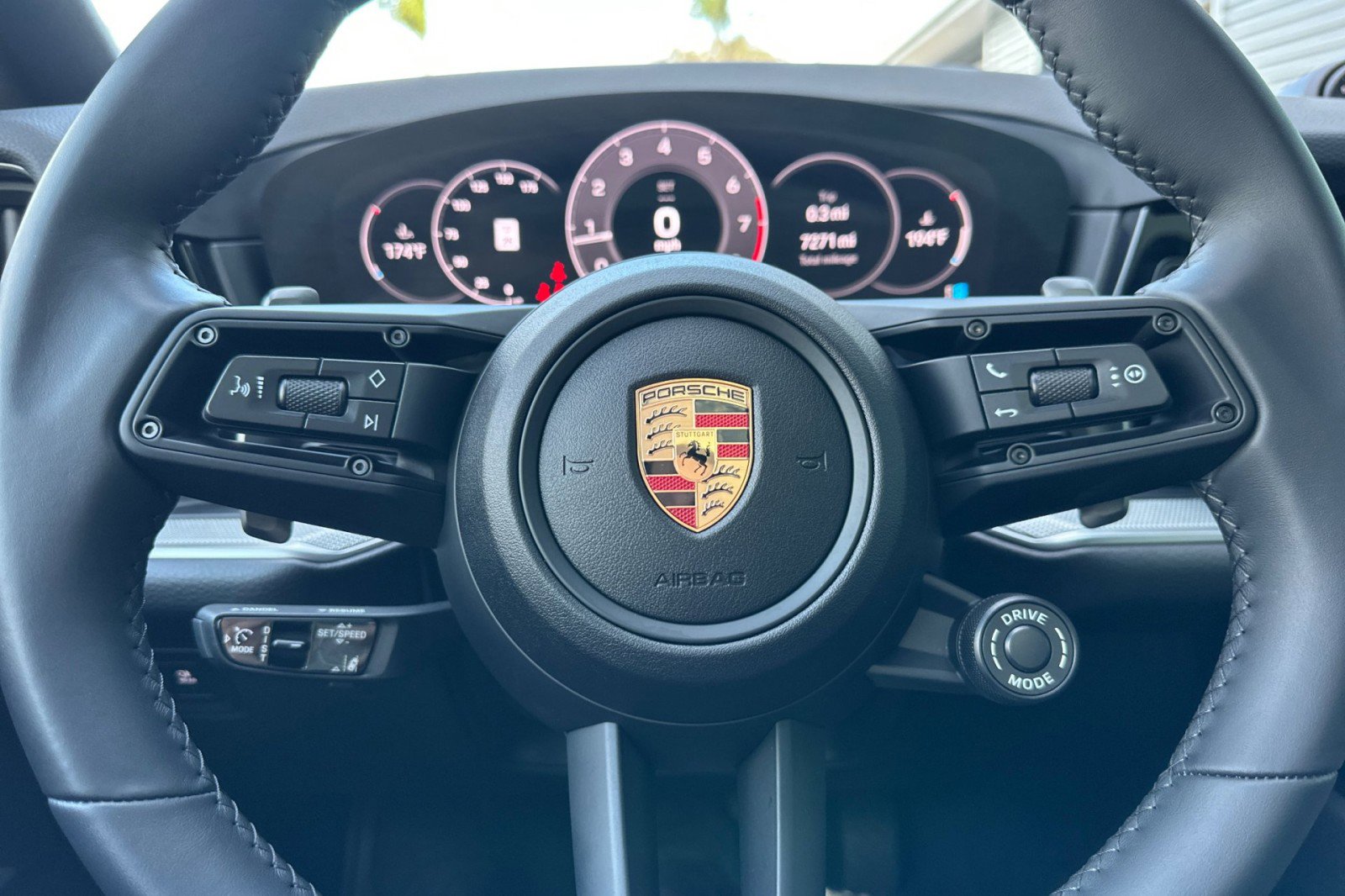 Used 2025 Porsche Cayenne image 24