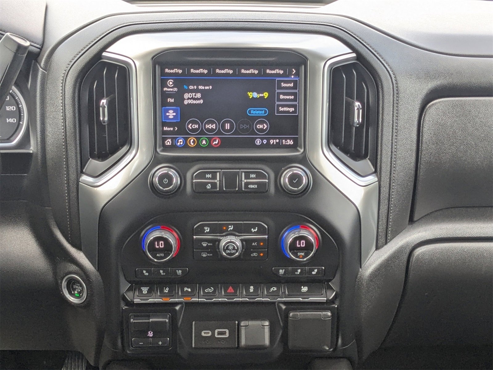 Used 2022 Chevrolet Silverado 2500 LTZ w/ LTZ Convenience Package image 19