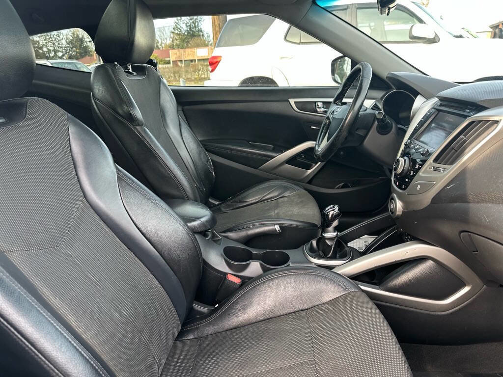 Used 2013 Hyundai Veloster w/ Tech Pkg image 23