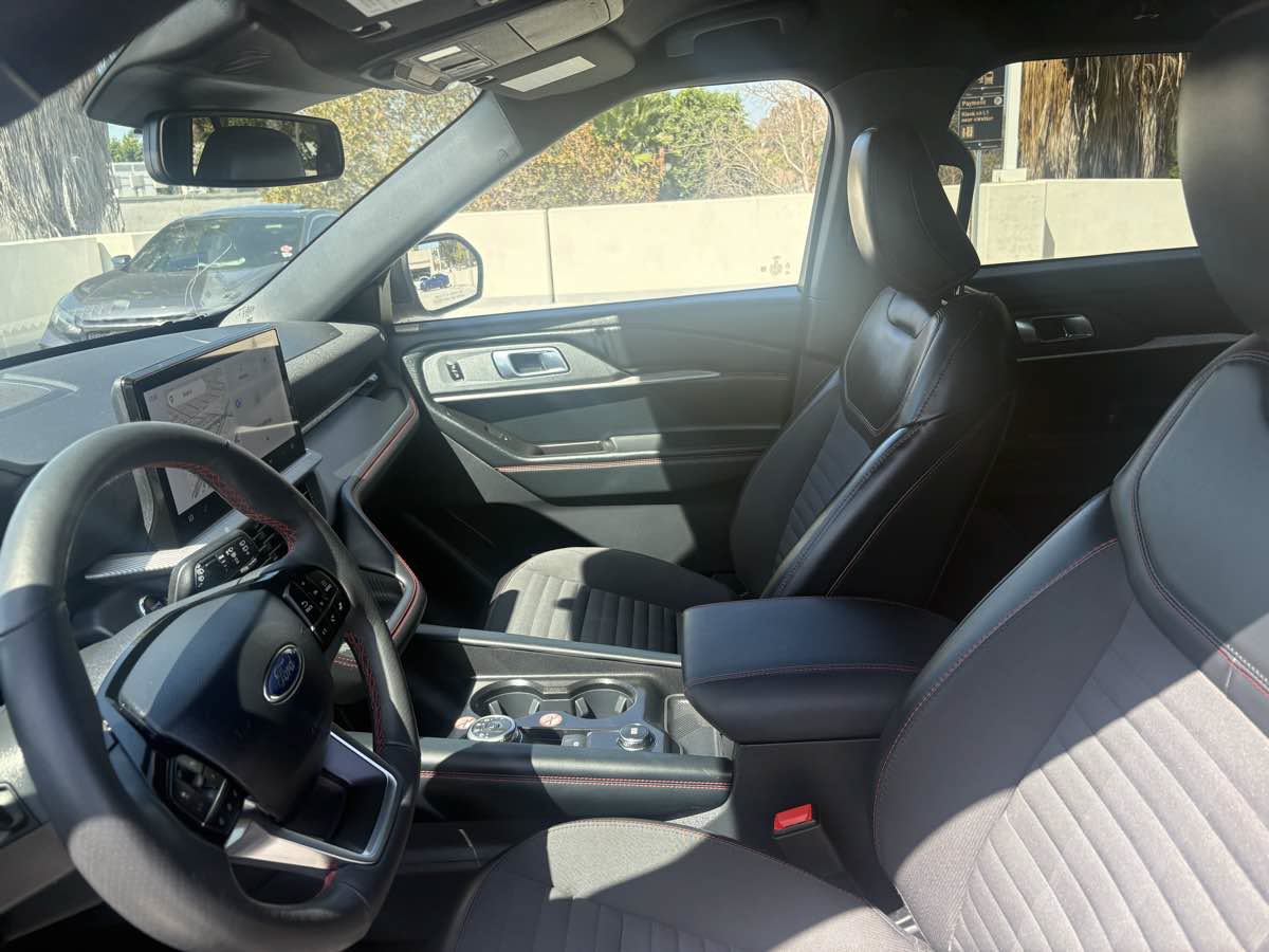 Used 2026 Ford Explorer ST-Line w/ ST-Line Street Pack RWD image 22