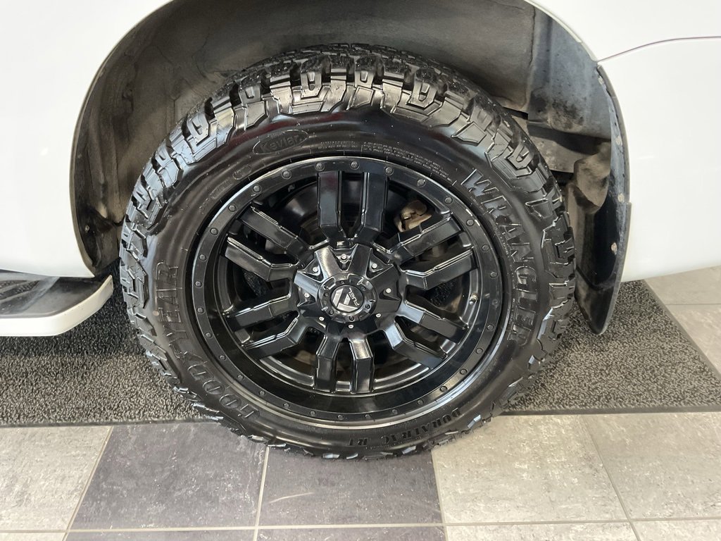 Used 2019 Toyota Sequoia Limited w/ Safety & Convenience Package image 4