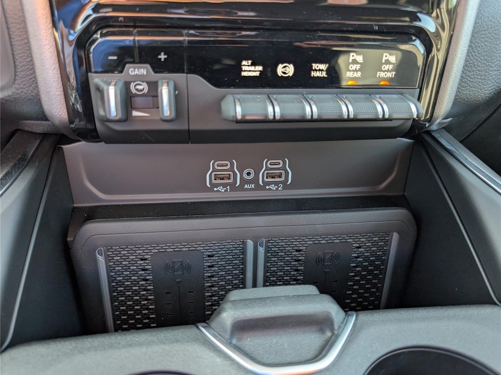 New 2026 RAM 3500 Laramie w/ Night Edition AWD/4WD image 24