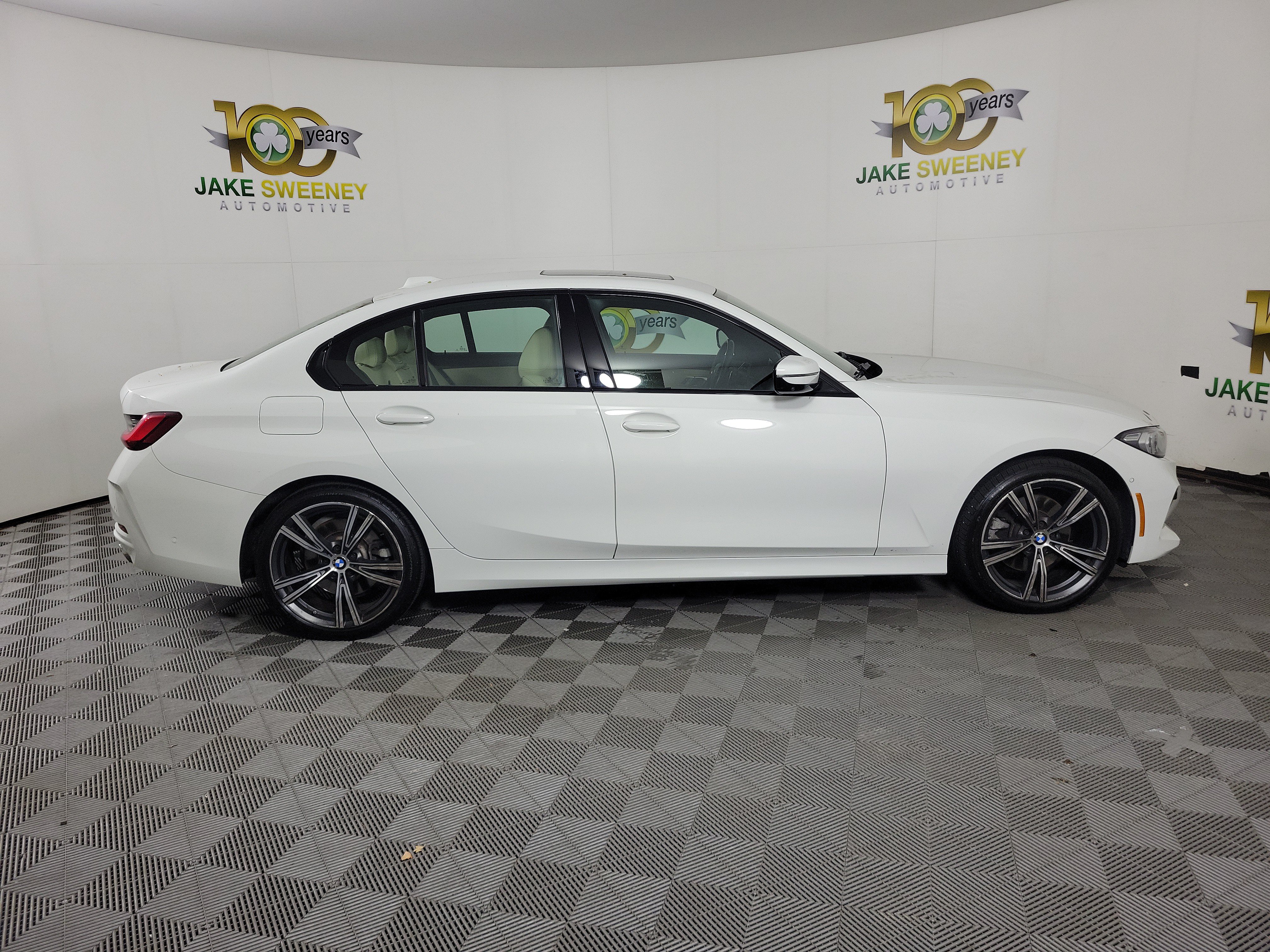 Used 2023 BMW 330i xDrive Sedan w/ Parking Assistance Package AWD/4WD image 8