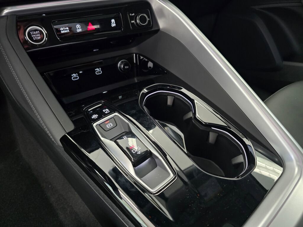 New 2025 Audi Q5 Premium image 16