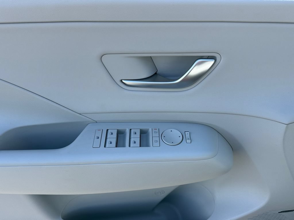 Used 2025 Hyundai Kona Limited AWD/4WD image 19