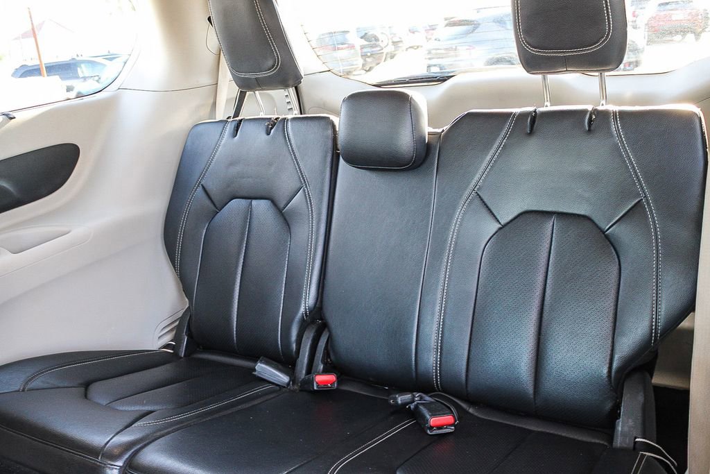 Used 2022 Chrysler Pacifica Touring-L FWD image 18