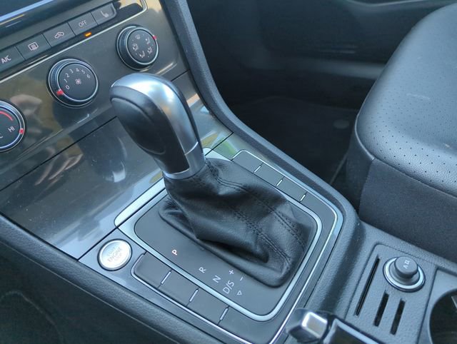 Used 2018 Volkswagen Golf SE image 31