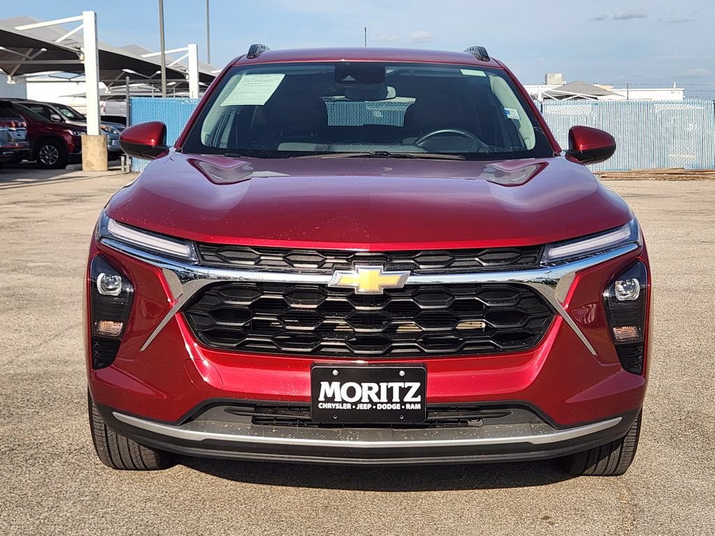Certified 2025 Chevrolet Trax LT w/ LT Convenience Package FWD image 2