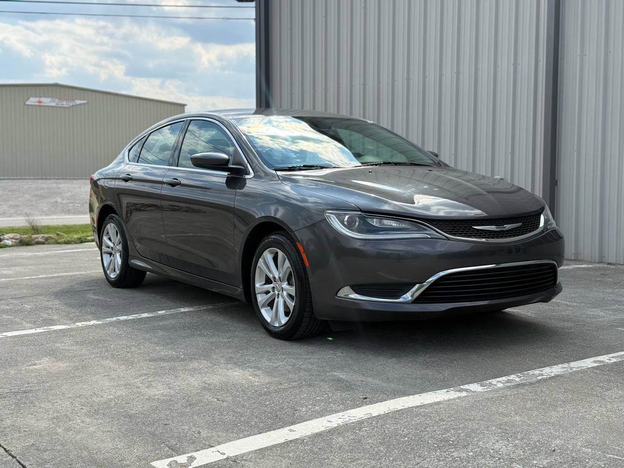 Used 2015 Chrysler 200 Limited w/ Convenience Group image 3