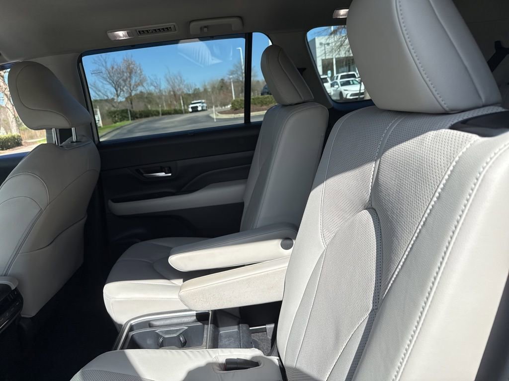 Used 2024 Toyota Grand Highlander Limited image 11