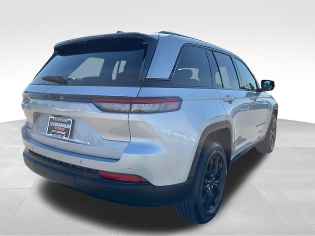 Used 2025 Jeep Grand Cherokee Altitude AWD/4WD image 5