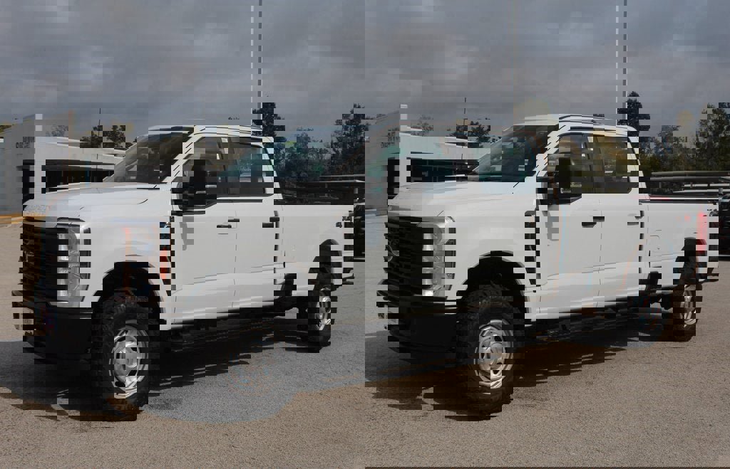 New 2026 Ford F250 XL w/ XL Off-Road Package image 2