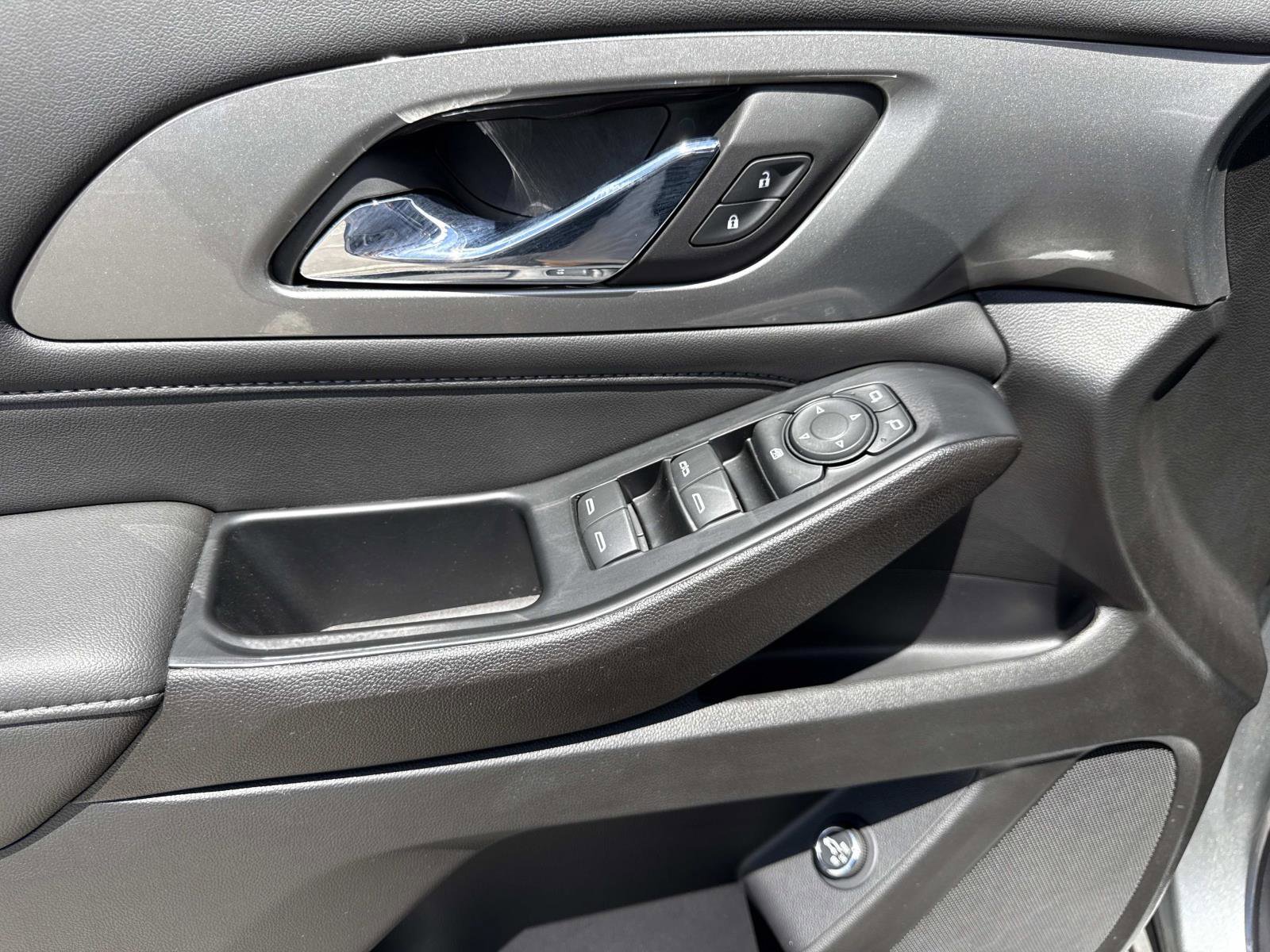 Used 2023 Chevrolet Traverse LT image 19