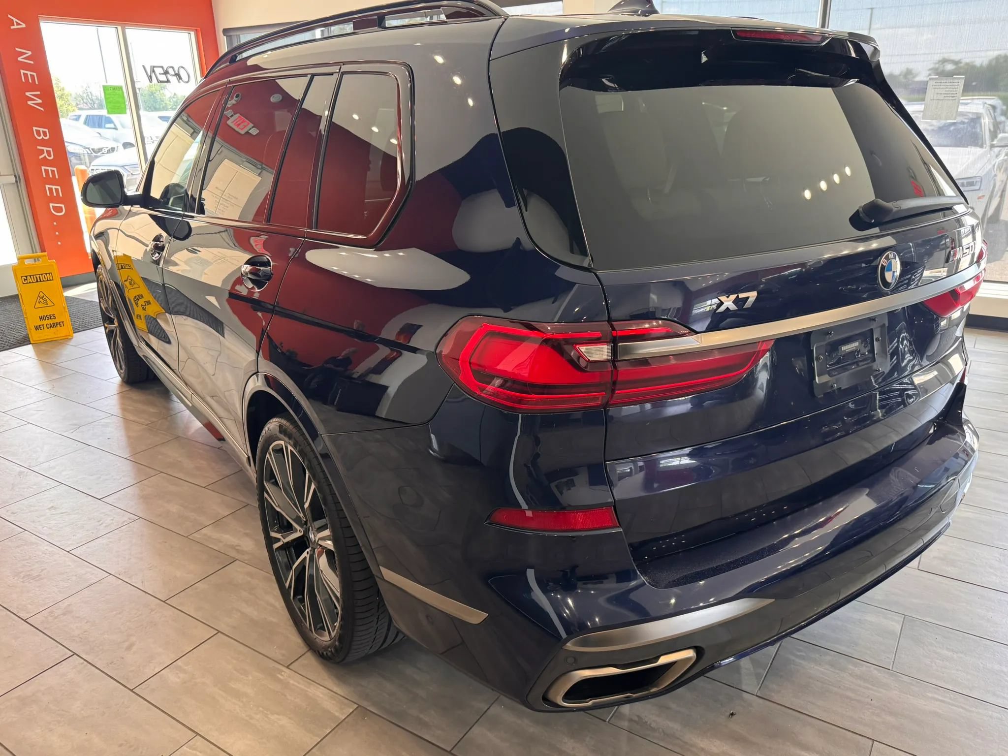 Used 2020 BMW X7 M50i w/ Dynamic Handling Package AWD/4WD image 10